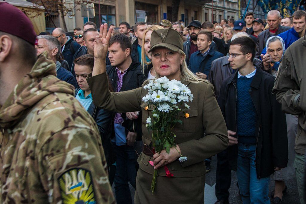 Киев утонул в дыму и огнях: появились захватывающие фото и видео с марша УПА