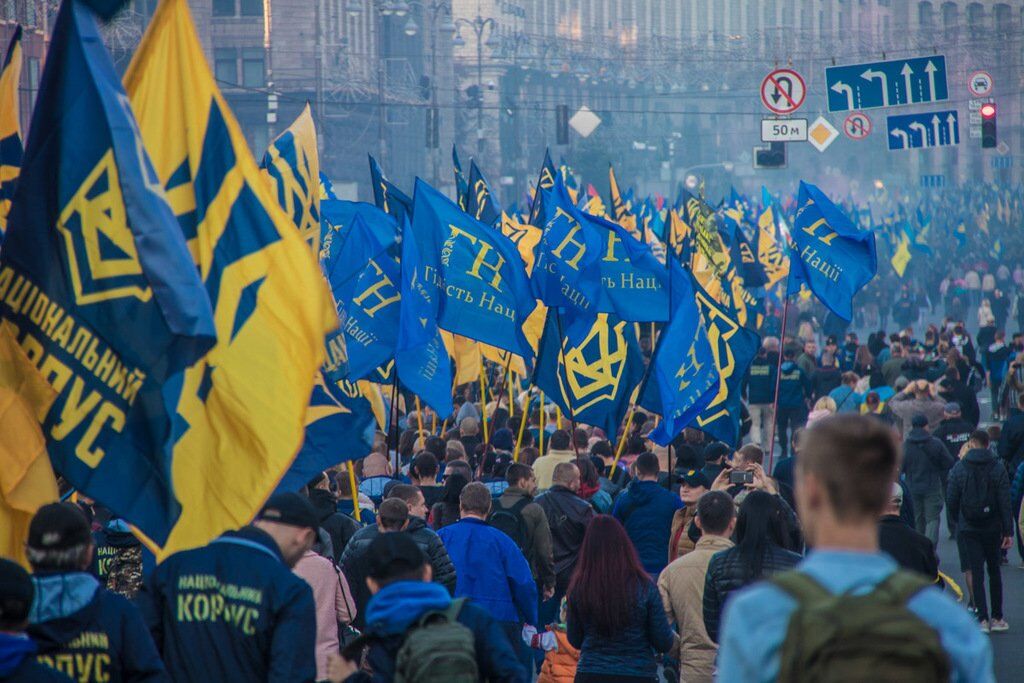 Киев утонул в дыму и огнях: появились захватывающие фото и видео с марша УПА