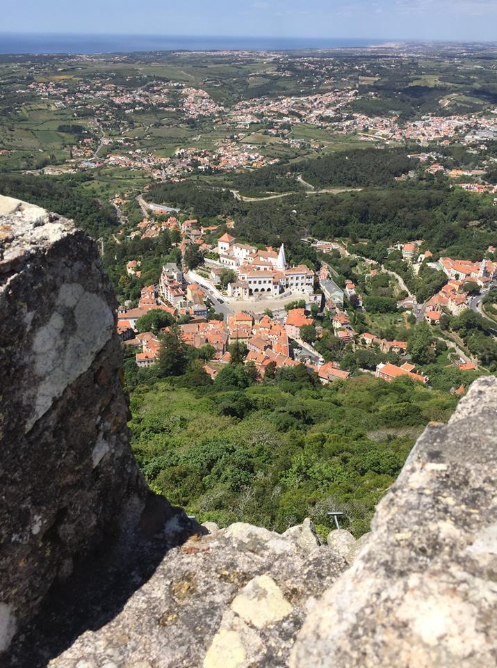 ''Зачаровують види'': у мережі з'явилися фото старовинного замку в Португалії