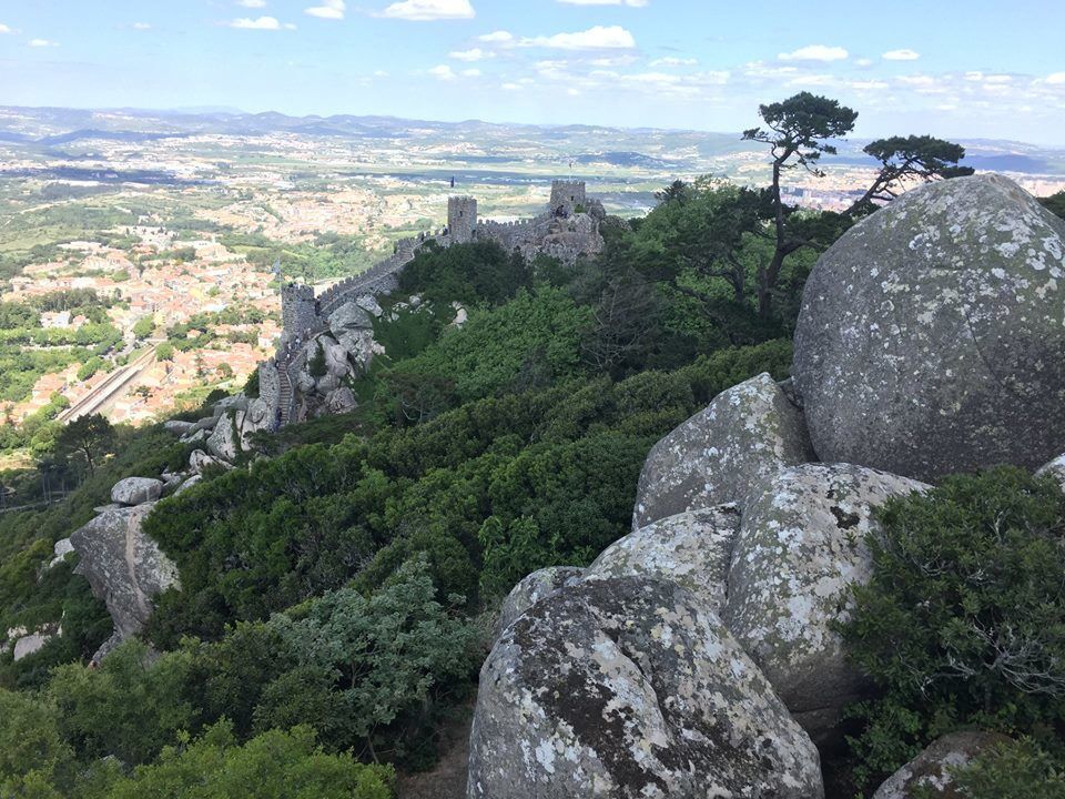 ''Зачаровують види'': у мережі з'явилися фото старовинного замку в Португалії