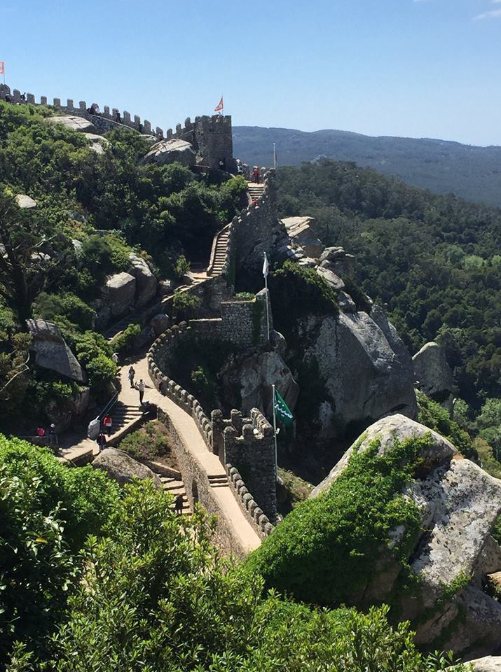 ''Завораживающие виды'': в сети появились фото старинного замка в Португалии