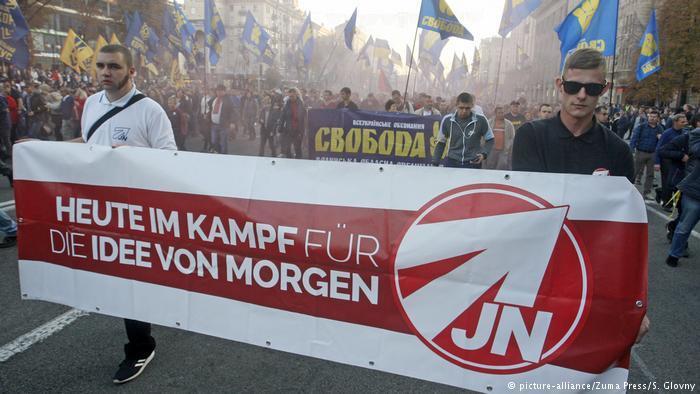 На марші УПА у Києві помітили проросійських неонацистів із Німеччини: фотофакт