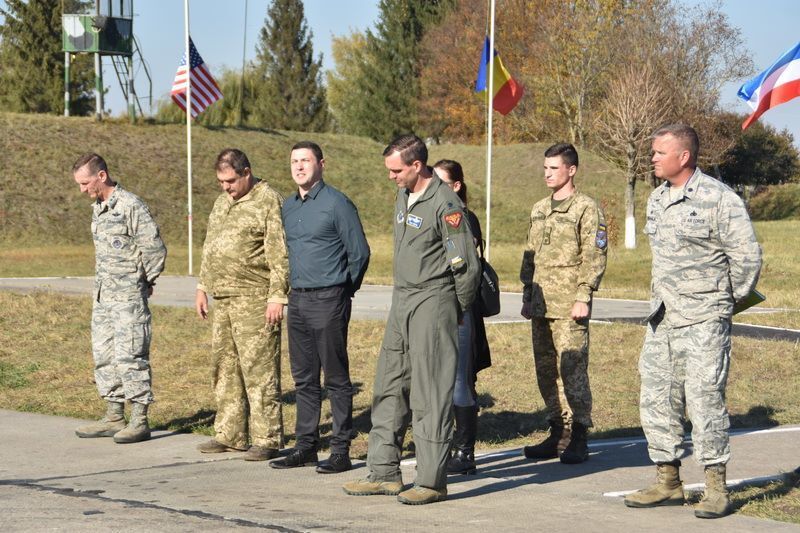 Они совершили последний полет в небо: в Украине почтили жертв крушения Су-27 