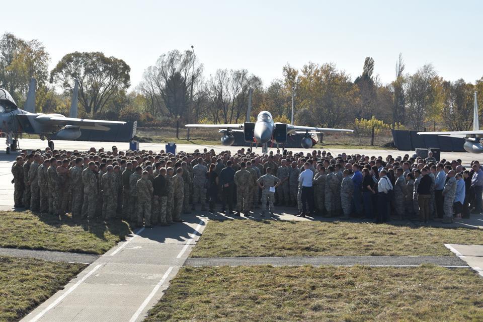 Вони здійснили останній політ у небо: в Україні вшанували жертв катастрофи Су-27