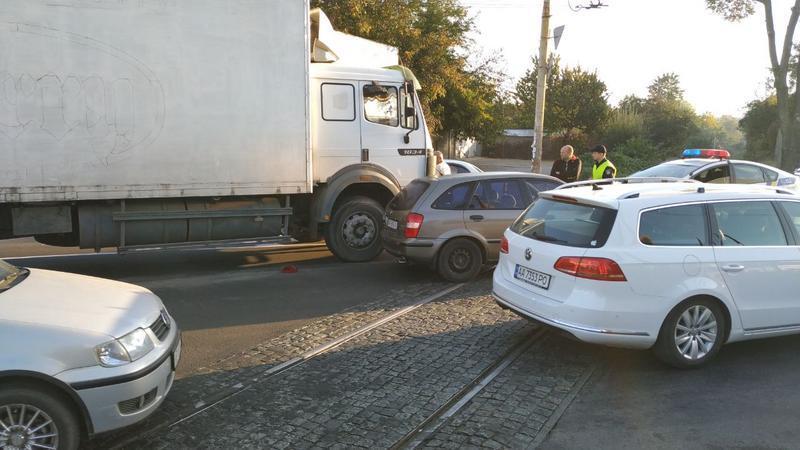Сегодня утром в Запорожье два ДТП с фурами парализовали автомобильное движение
