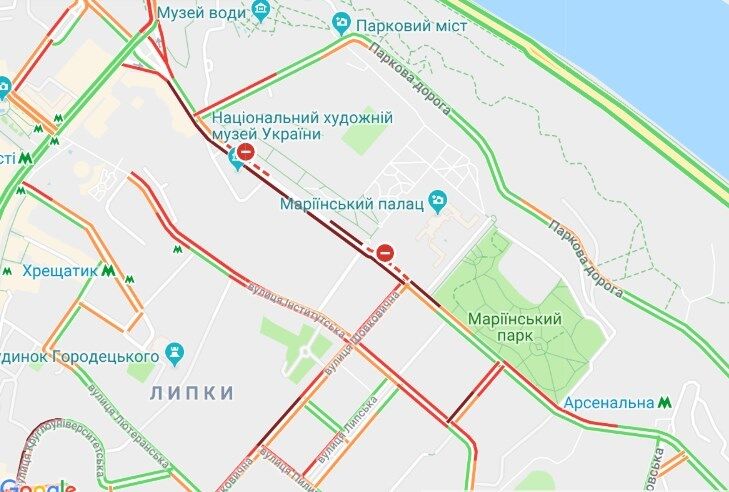 Центр Києва скували затори: карта ''червоних'' вулиць