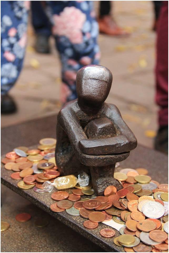 Посвящен всем детям на планете: туристы показали уникальную скульптуру Швеции