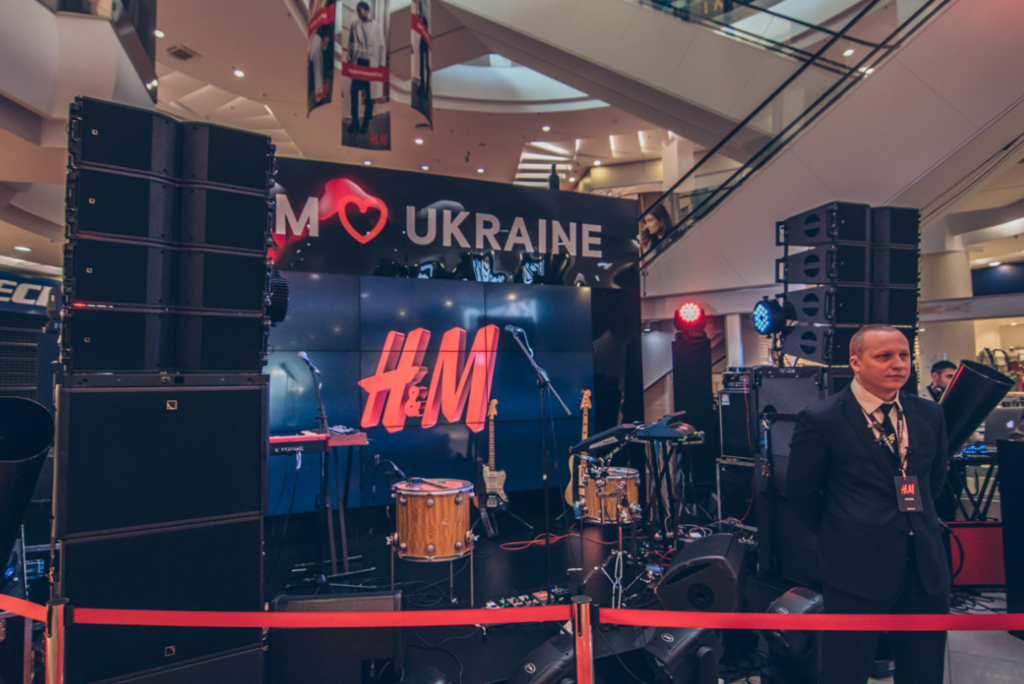 "Люди выстроились в очередь": в Киеве открыли еще один магазин знаменитой сети