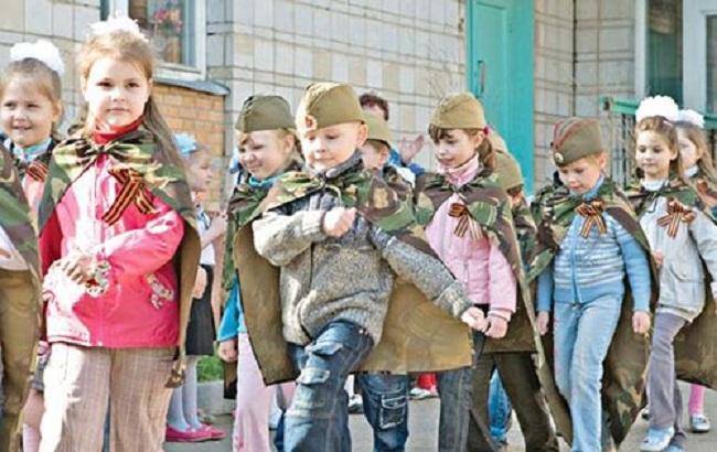 Бійня у Керчі: в мережі показали знакові фото дітей зі зброєю у Криму