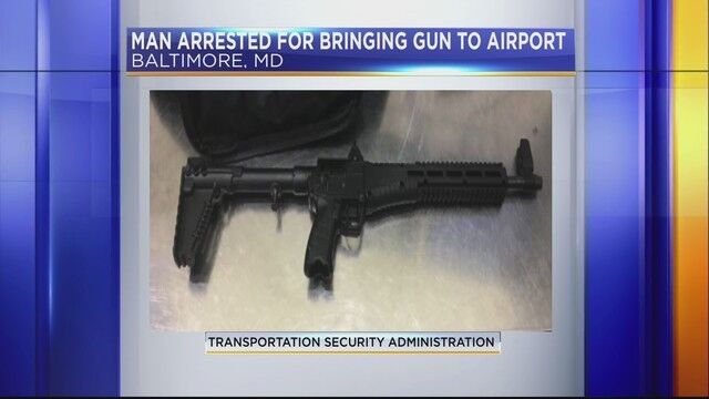 Собиравшая сына в аэропорт мать подбросила оружие ему в сумку