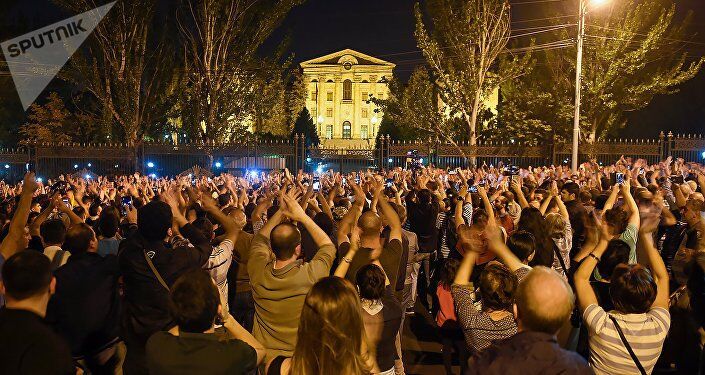 В Армении начались новые масштабные протесты: что произошло. Фото и видео