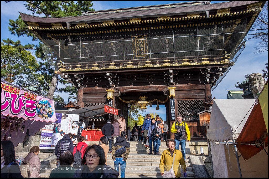 Рынок в древнем храме: блогер рассказала об уникальном событии в Японии