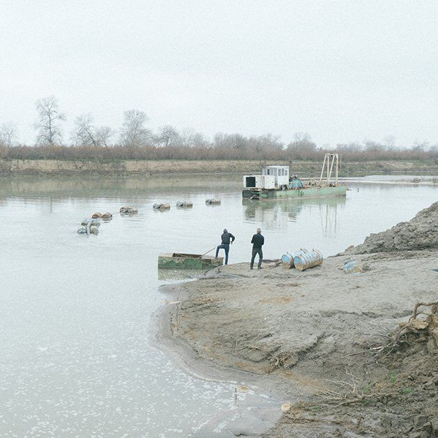 ''Разруха и запустение'': фотографы показали ''былое величие'' Украины и России