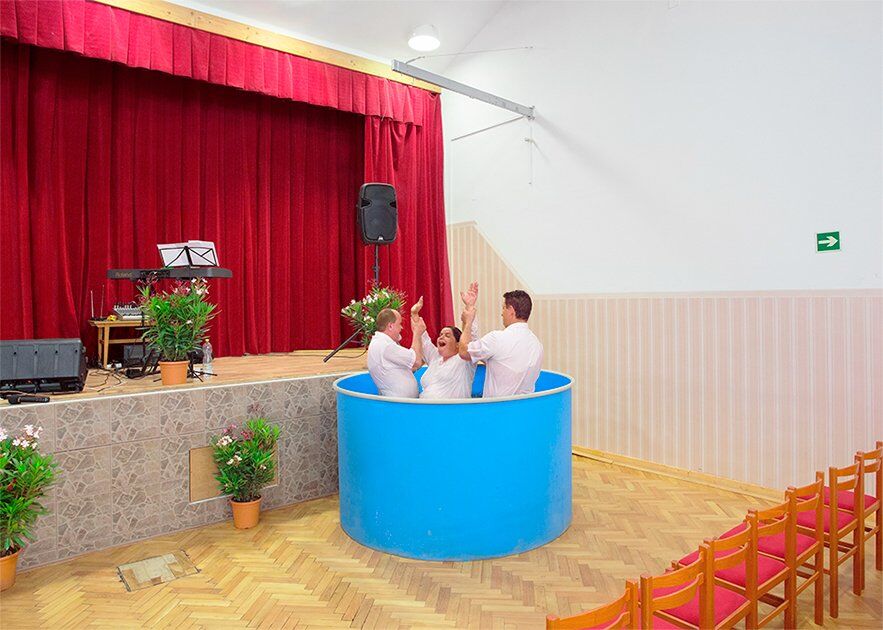 ''Разруха и запустение'': фотографы показали ''былое величие'' Украины и России