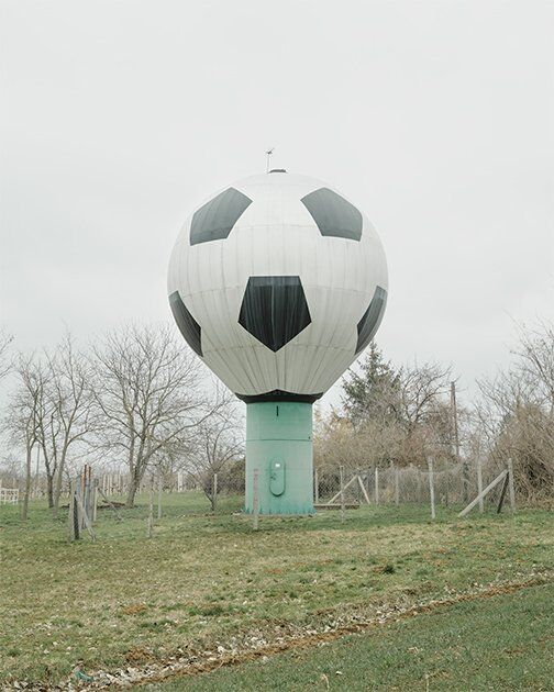 ''Разруха и запустение'': фотографы показали ''былое величие'' Украины и России