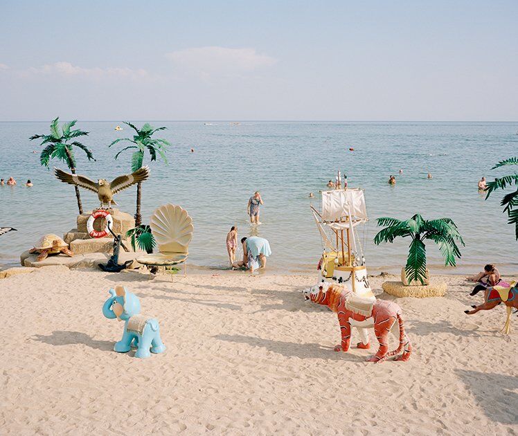 ''Разруха и запустение'': фотографы показали ''былое величие'' Украины и России