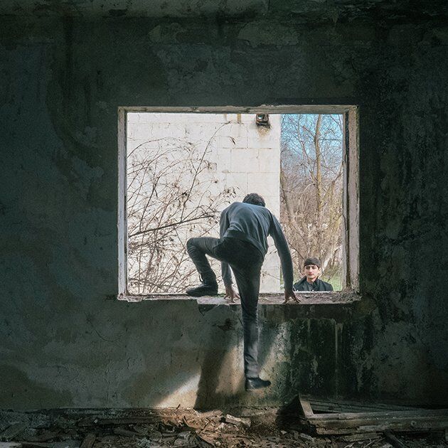 ''Разруха и запустение'': фотографы показали ''былое величие'' Украины и России