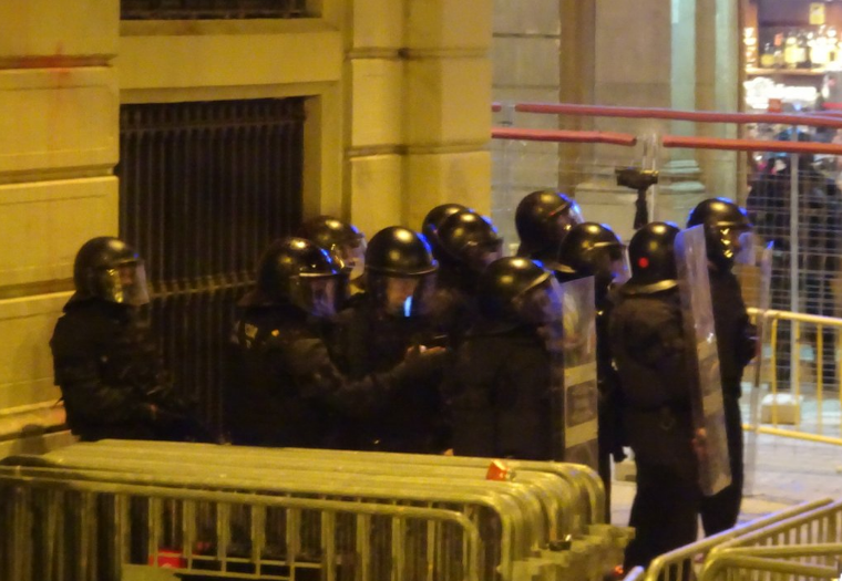 У Барселоні сепаратисти влаштували масові заворушення: усі подробиці, фото й відео