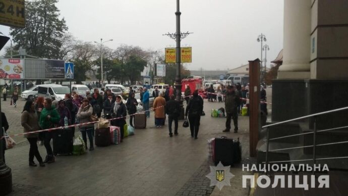 Евакуювали 800 осіб: у Львові ''мінували'' залізничний вокзал