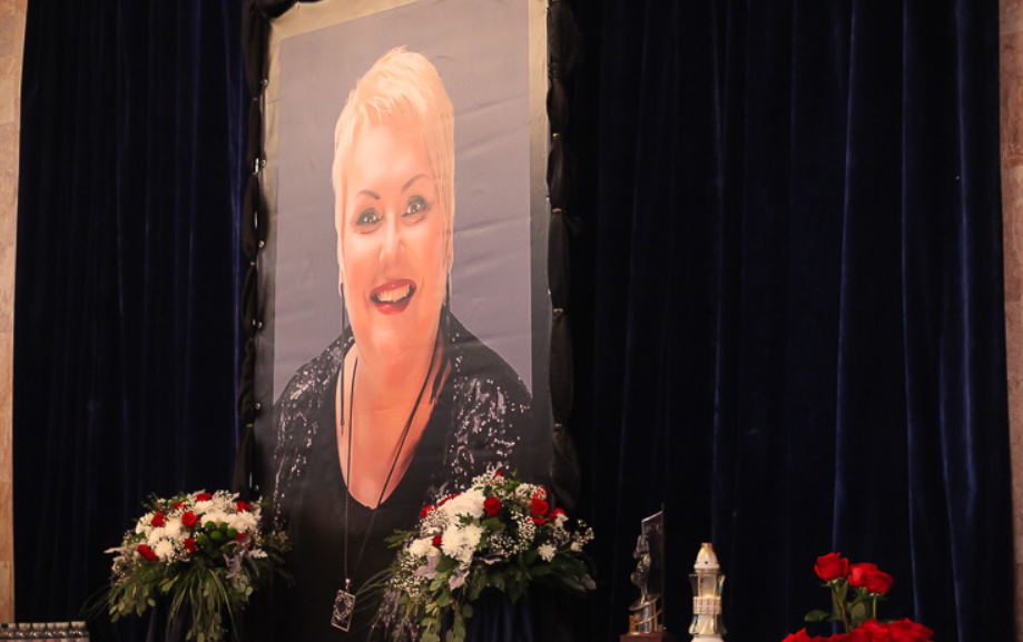 ''Не могли сдержать слез'': в Житомире попрощались с погибшей Поплавской