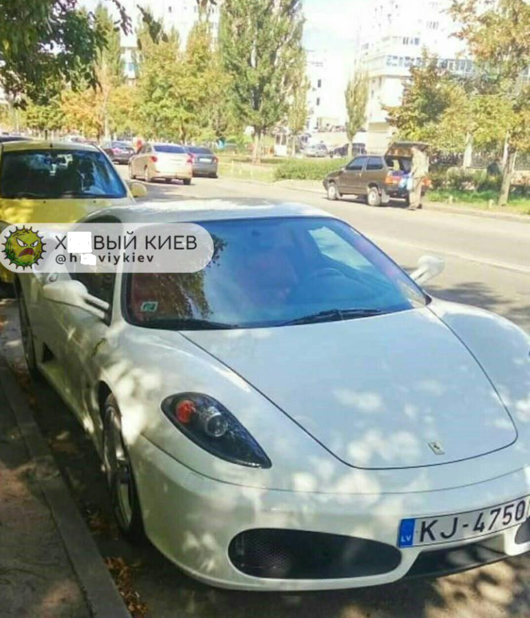 ''Теперь ты видел все'': в Киеве засекли дорогущий спорткар на еврономерах