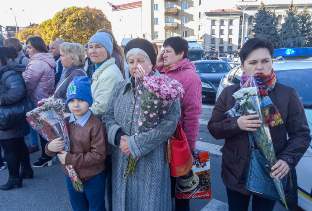 ''Не могли сдержать слез'': в Житомире попрощались с погибшей Поплавской