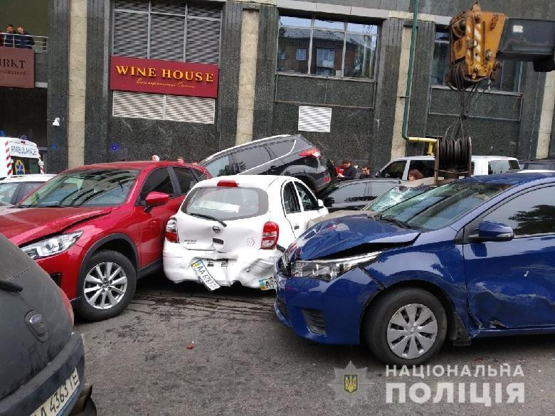 Масштабное ДТП в центре Киева: названо точное количество пострадавших