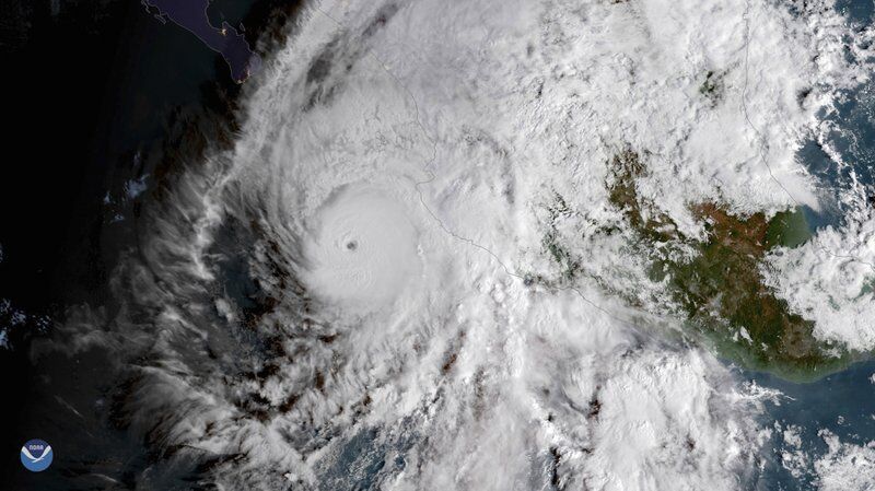 Потужний ураган підібрався до Мексики: стихію показали з космосу