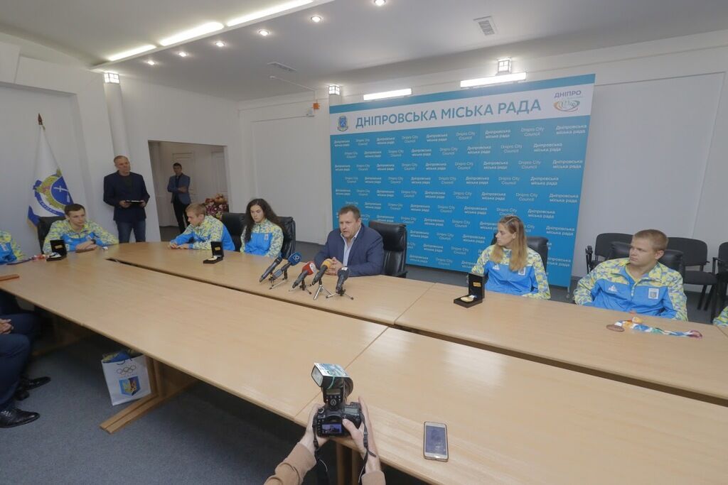 Філатов вручив грошові сертифікати призерам ІІІ літніх Юнацьких Олімпійських ігор