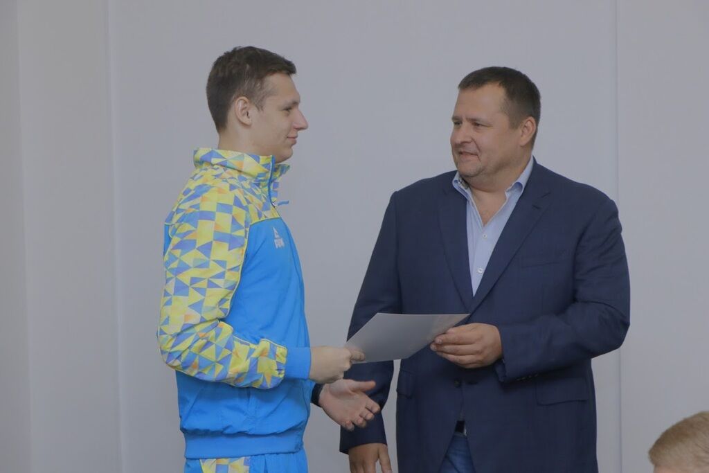 Філатов вручив грошові сертифікати призерам ІІІ літніх Юнацьких Олімпійських ігор
