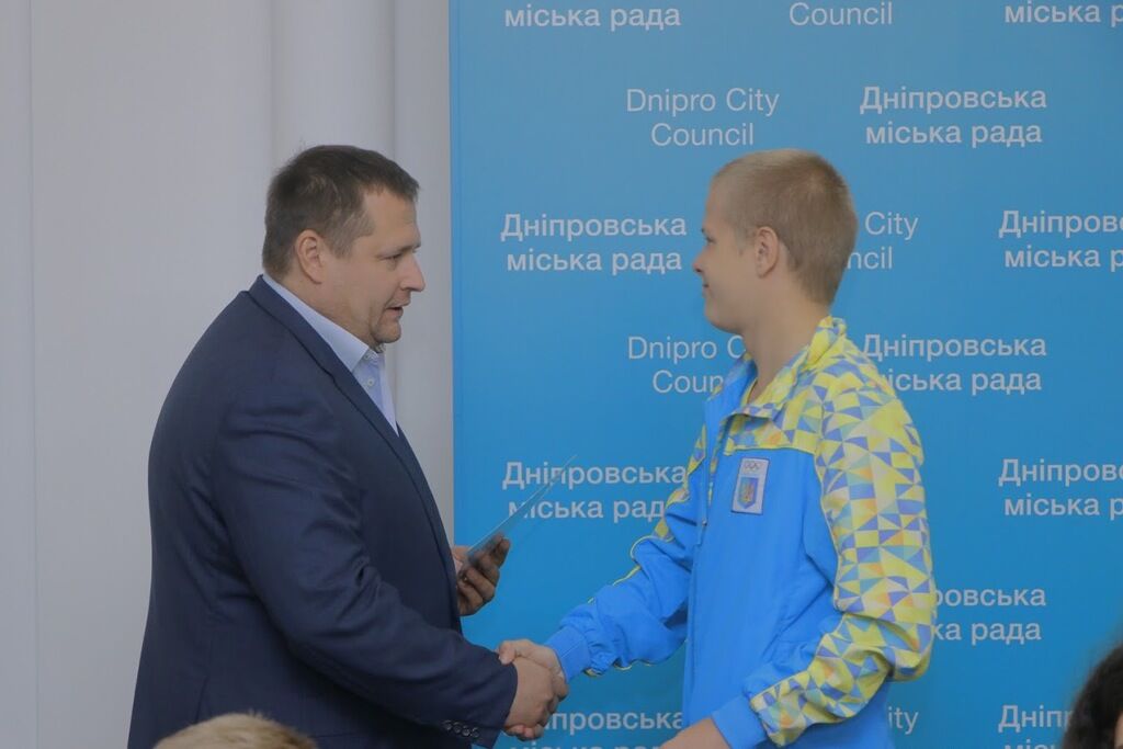 Філатов вручив грошові сертифікати призерам ІІІ літніх Юнацьких Олімпійських ігор