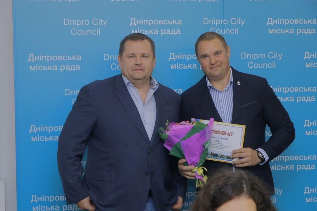Філатов вручив грошові сертифікати призерам ІІІ літніх Юнацьких Олімпійських ігор