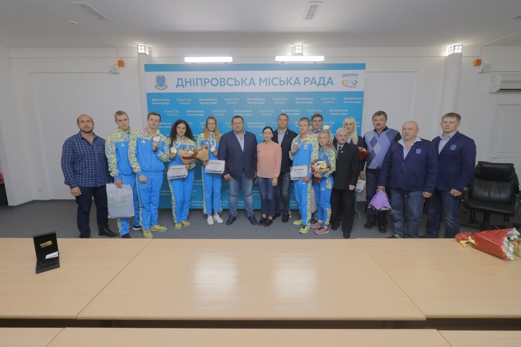 Філатов вручив грошові сертифікати призерам ІІІ літніх Юнацьких Олімпійських ігор