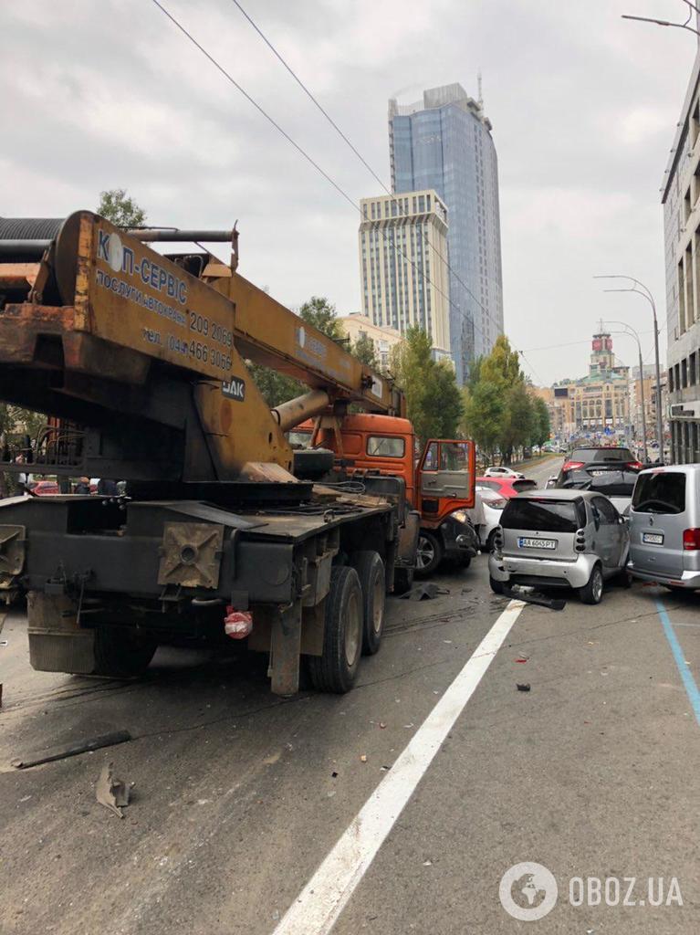 КамАЗ розбив 20 авто: з'явилася схема масштабної ДТП у Києві