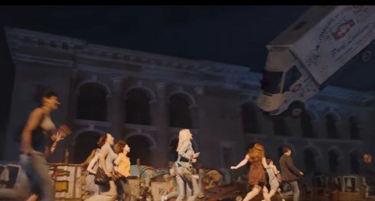 Французи зняли рекламу у Києві під пісню російської армії