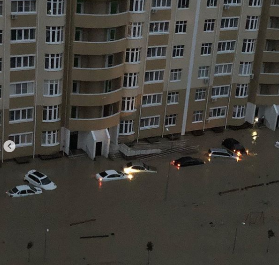 Рушатся мосты и стены, есть жертвы: новые данные об ''aрмагеддоне'' в России