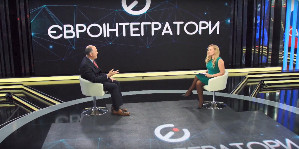 У світі є цілі групи, які вкидають фейки. Зокрема про Україну — президент Freedom House
