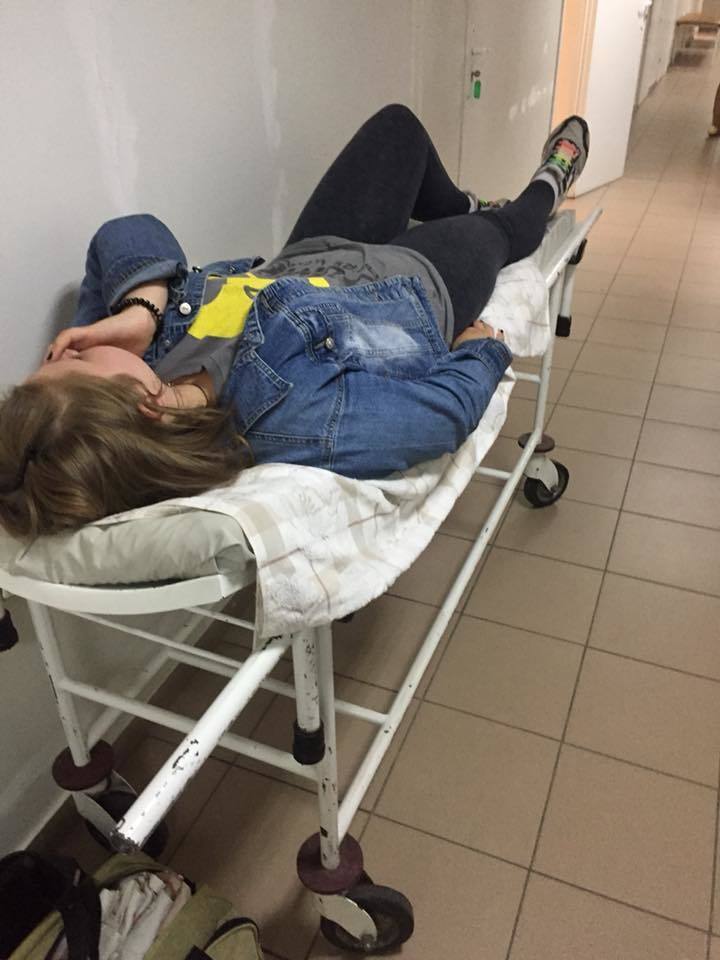 Осліп і зламаний хребет: у Москві школярі по-звірячому побили однолітка. Шокуюче відео 18+