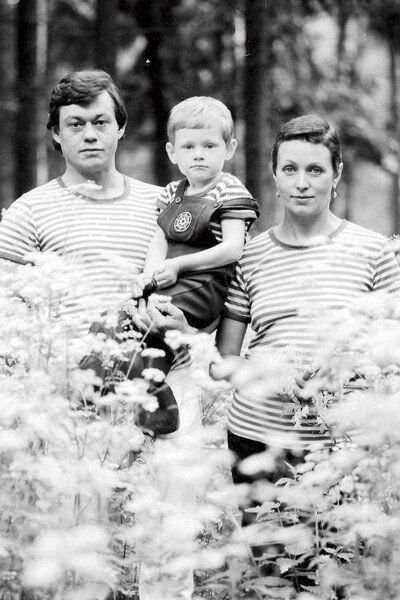 Николай Караченцов с женой Людмилой Поргиной и сыном