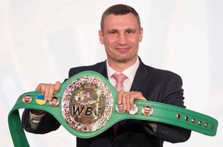 Виталий Кличко с обновленным поясом WBC