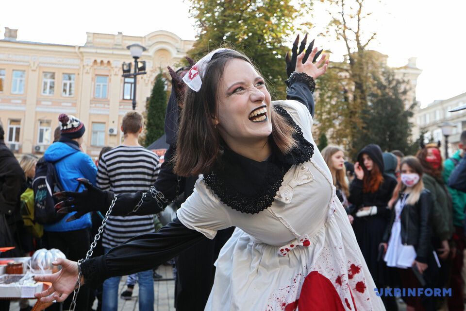 Хэллоуин-2018: в Киеве прошел парад зомби