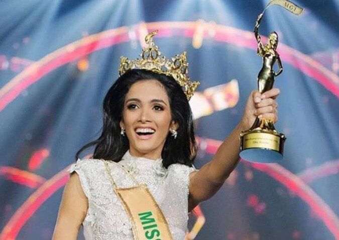 Переборщила? ''Королева красоты'' рухнула в обморок на сцене