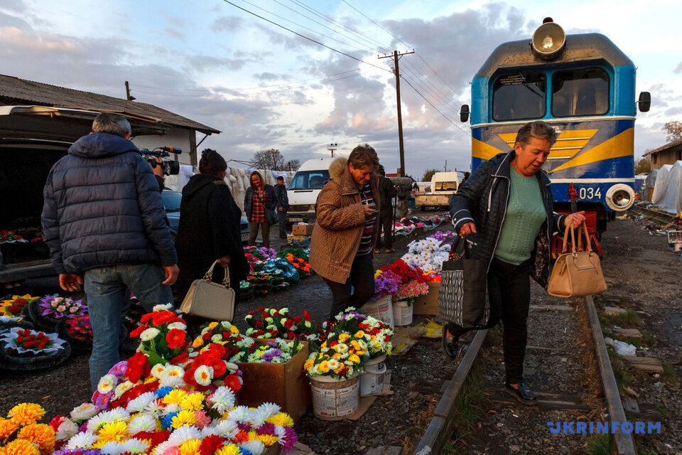 В сети появились фото необычного рынка на Закарпатье