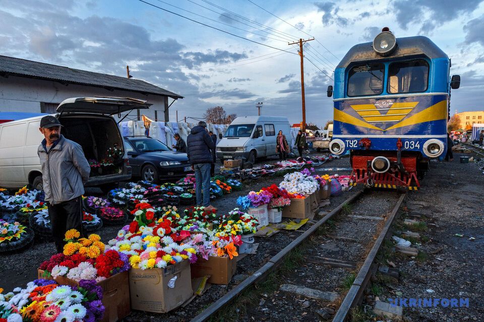 В сети появились фото необычного рынка на Закарпатье