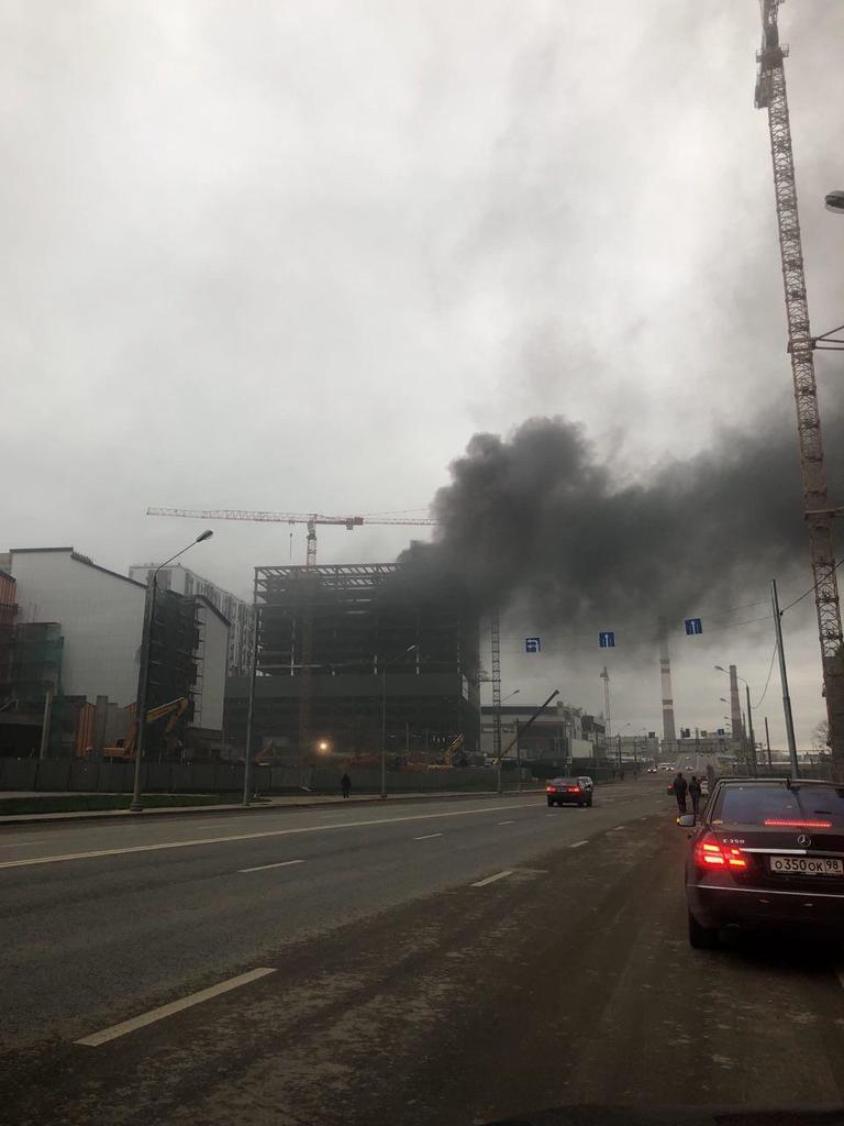 Стовпи чорного диму: в Москві загорівся завод ЗіЛ. Фото і відео з місця НП