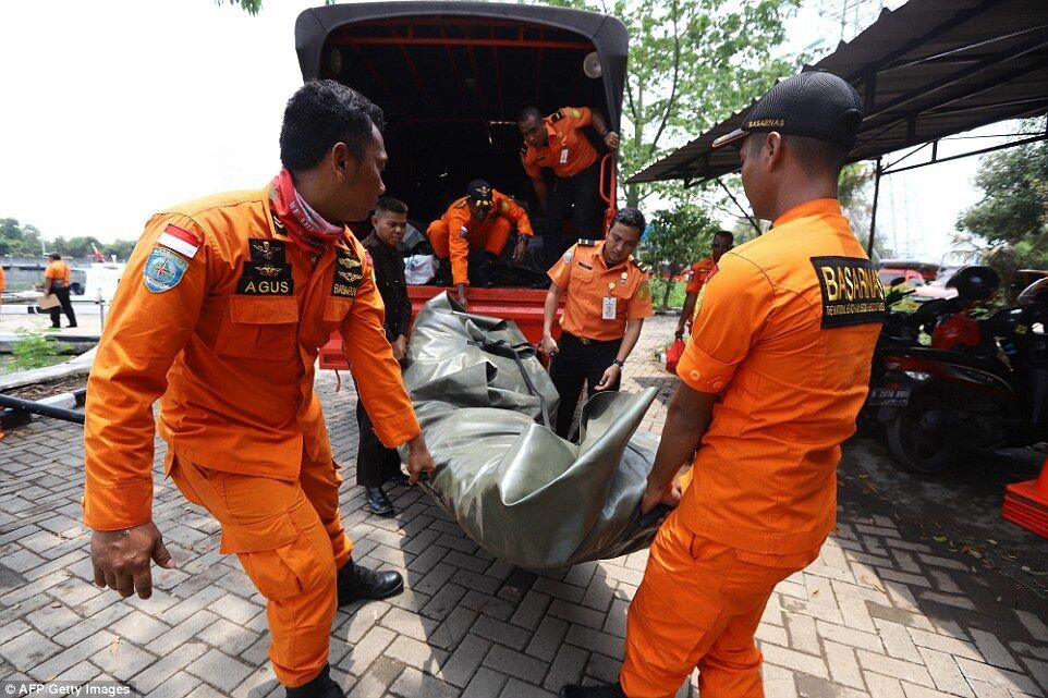 Катастрофа Boeing 737 в Индонезии: все подробности, фото и видео
