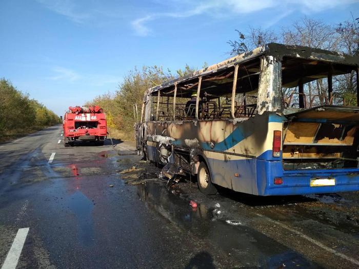 В Запорожской области на ходу загорелся автобус с пассажирами