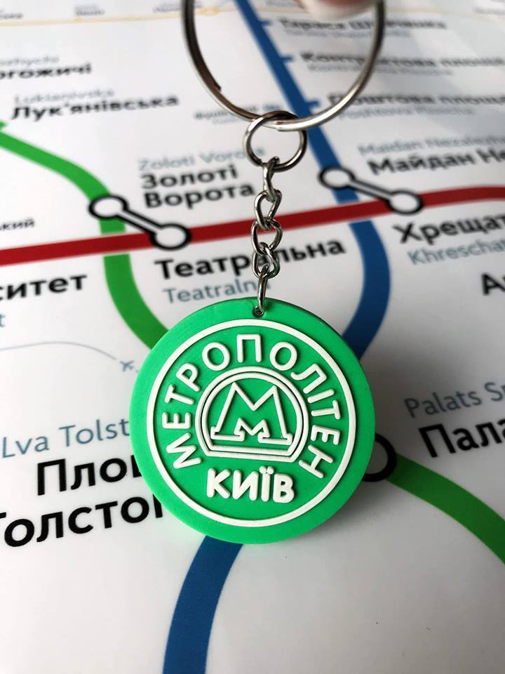 Метро Киева начало продажу сувениров: фото