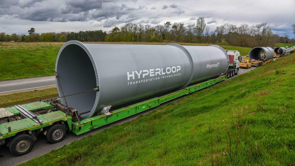 Hyperloop представила первую в мире сверхскоростную пассажирскую капсулу