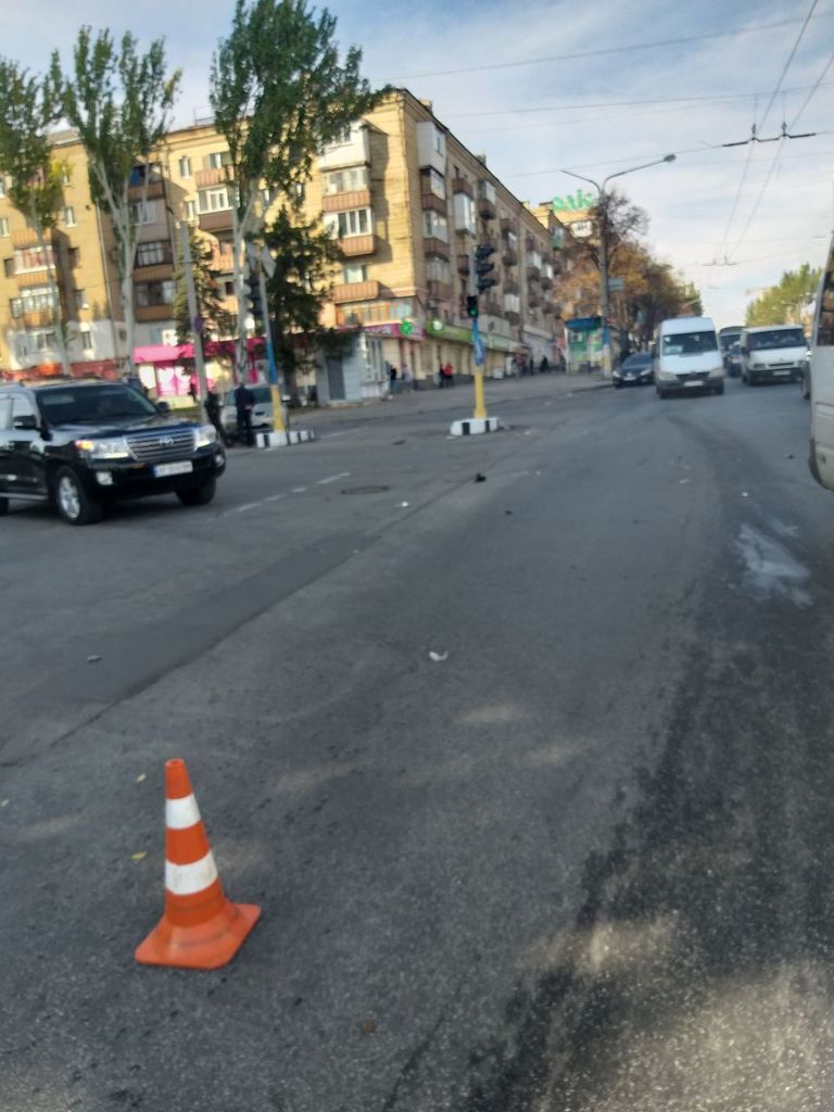 Посреди центрального проспекта Запорожья произошло ДТП с двумя иномарками